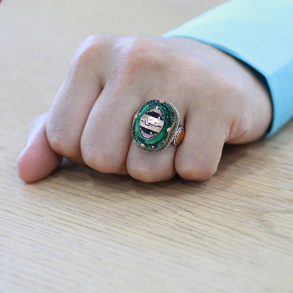 925 Sterling Silver Men's Ring with Hüsn - i Calligraphy Hasbiyallah Written on Green Pressed Amber - EFENDINA PAZAR - Tesbihane - 102002324