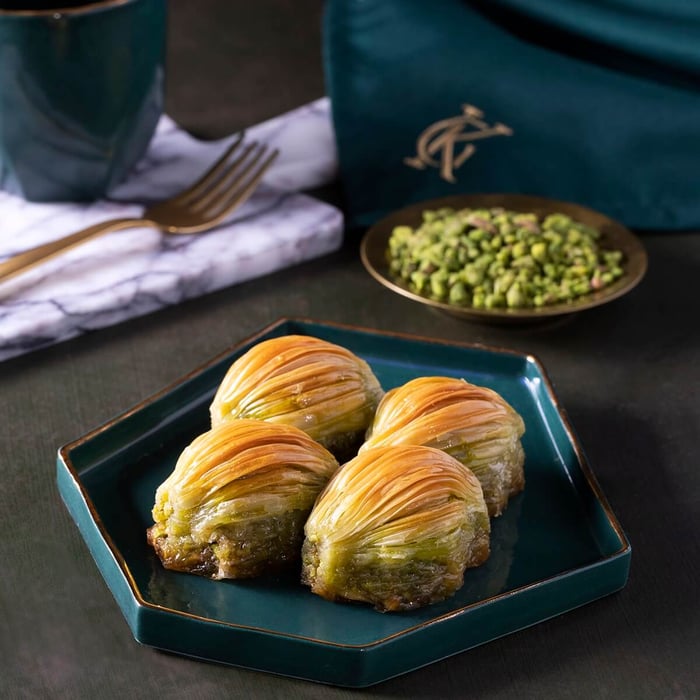 Karaköy Güllüoğlu Pistachio Mussel Baklava - EFENDINA PAZAR - Karaköy Güllüoğlu - 
