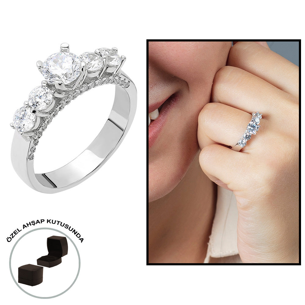 Starlight Diamond Diamond Mounting Elegant Design 925 Sterling Silver Women&#39;s Five Stone Ring