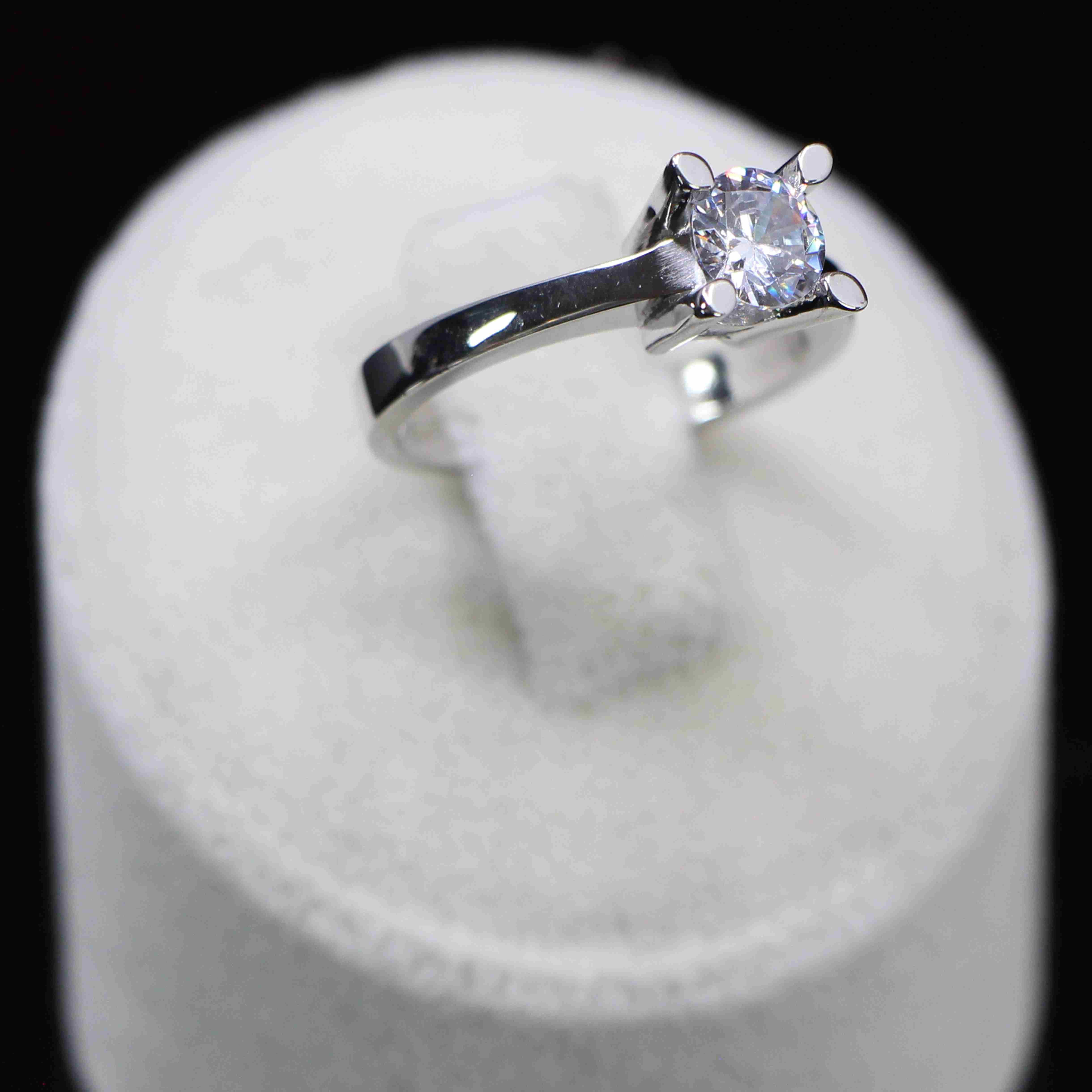 925 Sterling Silver Single Stone Ring with Zircon Stone 3