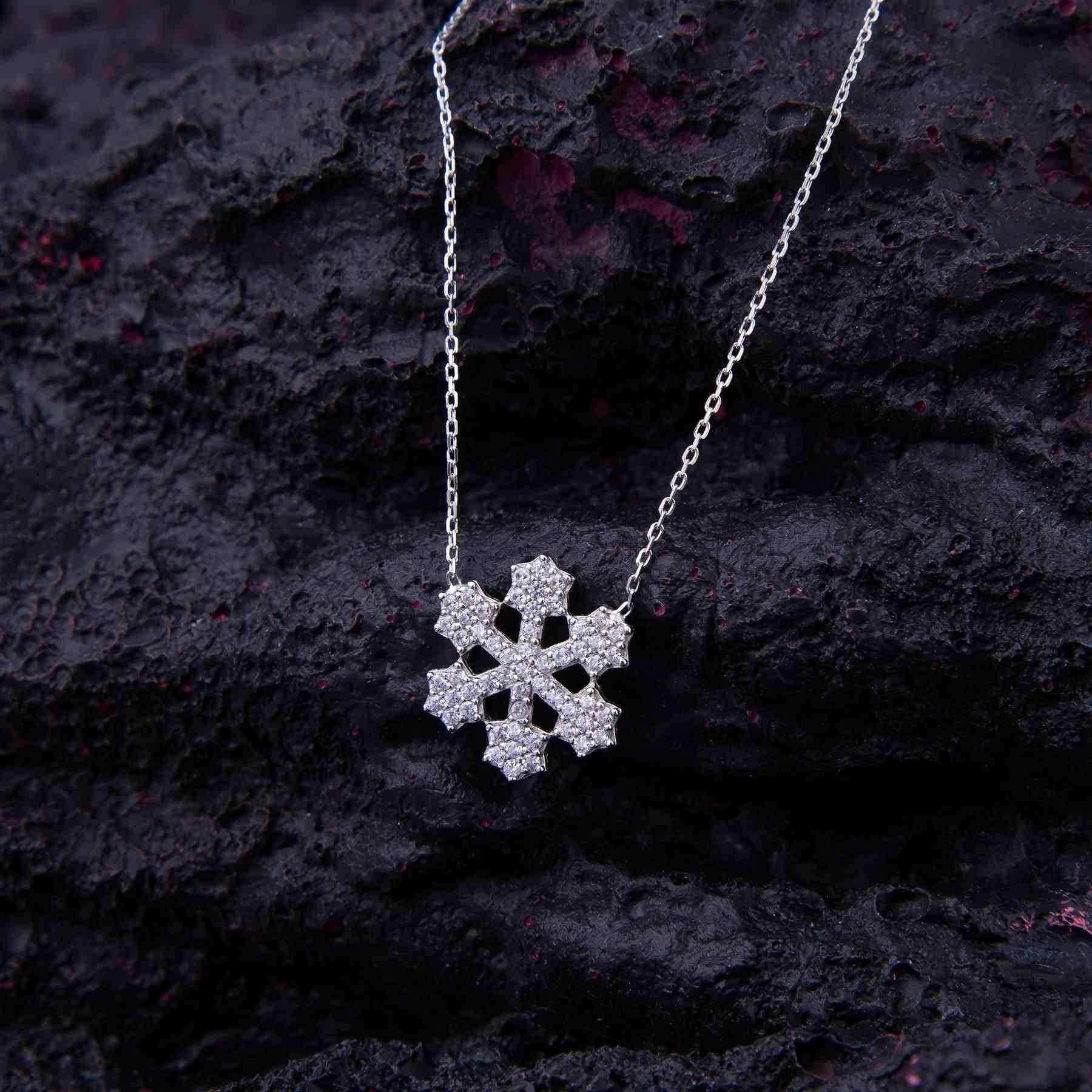 Ve Tesbih Zircon Stone Snowflake Silver Necklace
